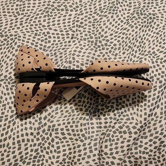 Gap Tan with Black Polka Dot Pointed Toe Ballet Flats - Picture 5 of 5